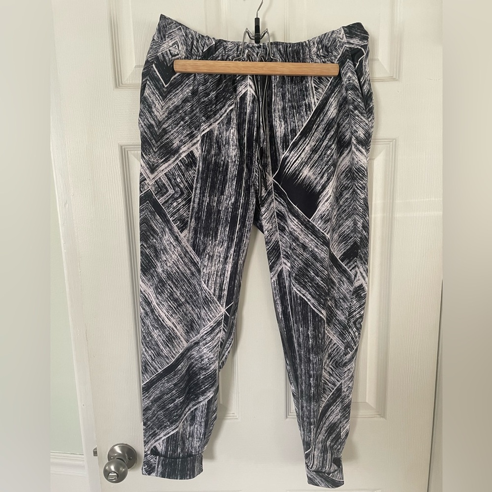 Lululemon Jet Crop Trouser